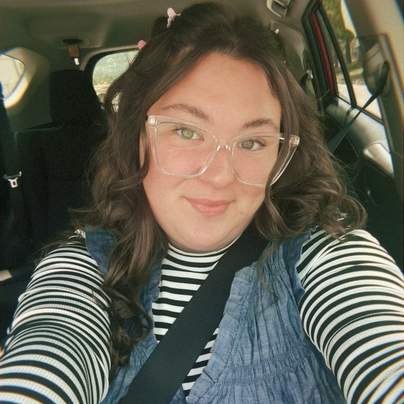 Meet your Posher, Natalie - Picture 1 of 7